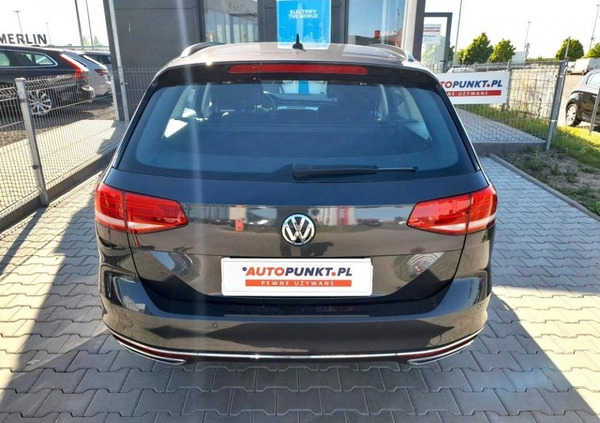 Volkswagen Passat cena 84900 przebieg: 135690, rok produkcji 2019 z Cybinka małe 121